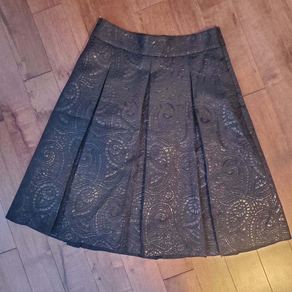 BNWT Banana Republic Black Embossed Skirt